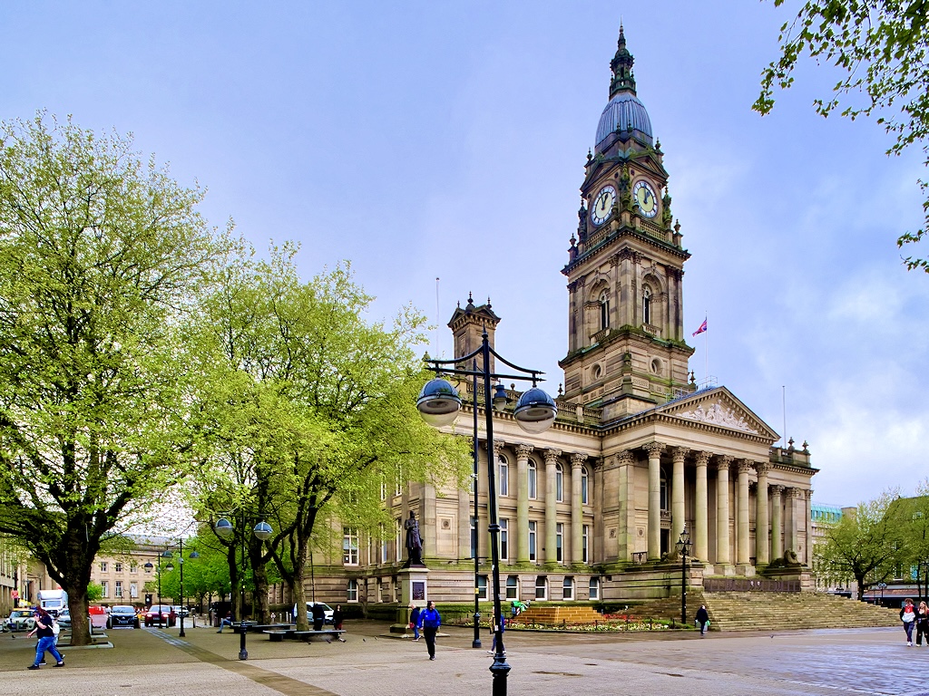 Bolton Town Hall, Victoria Square (geograph 7172391)